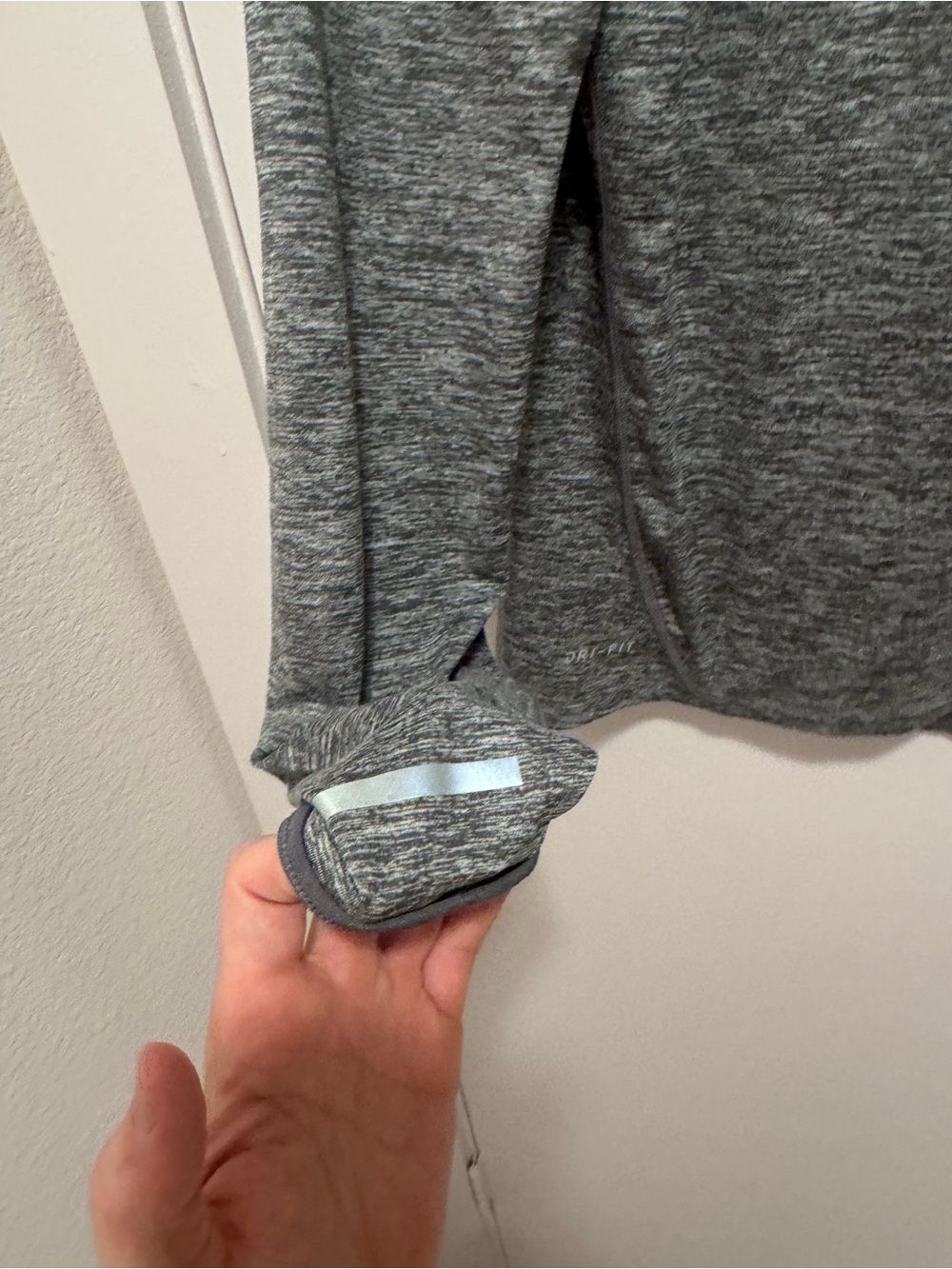 Nike Men’s Small Running Long Sleeve Hoodie Gray Heather Athletic Dri Fit Pullov - Picture 5 of 8